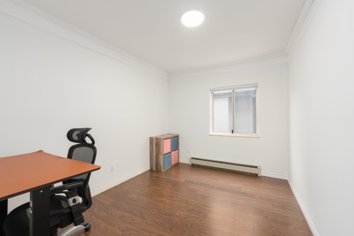 Photo 4 at 1038 E 51st Avenue, South Vancouver, Vancouver East