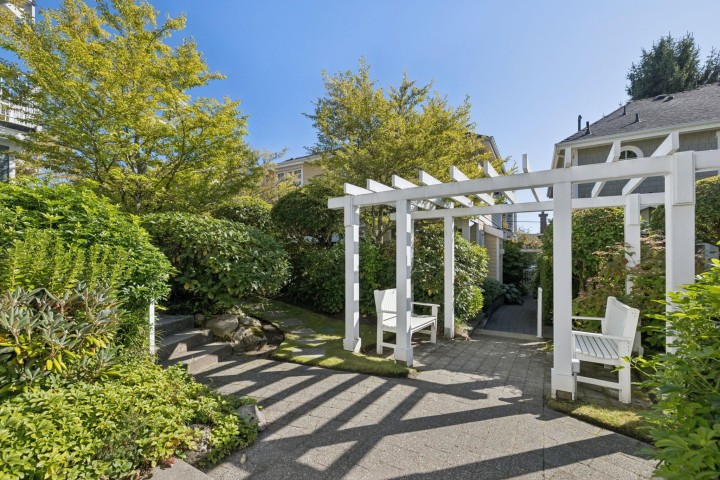 Photo 37 at 2015 Esquimalt Avenue, Ambleside, West Vancouver