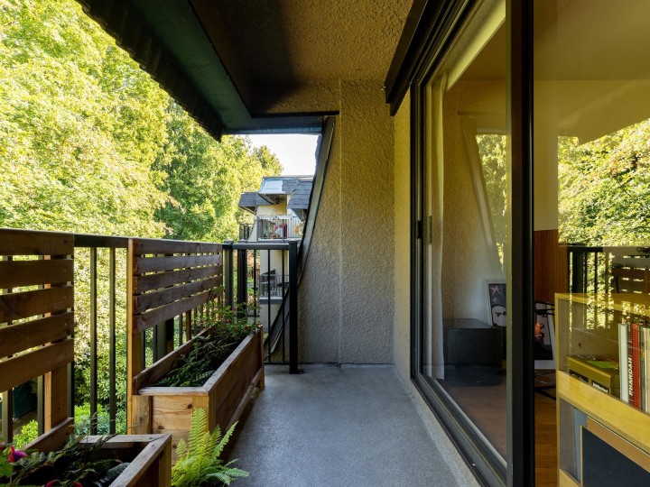 Photo 3 at 302 - 2222 Cambridge Street, Hastings, Vancouver East
