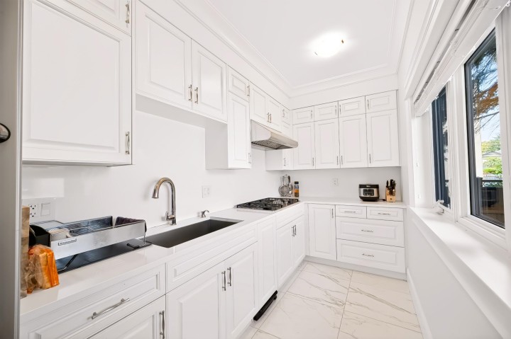 Photo 8 at 1433 W 48th Avenue, South Granville, Vancouver West