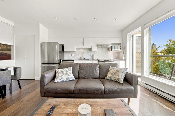 Photo 3 at 406 - 1688 Cypress Street, Kitsilano, Vancouver West
