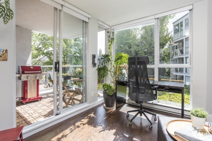 Photo 4 at 211 - 8460 Jellicoe Street, South Marine, Vancouver East
