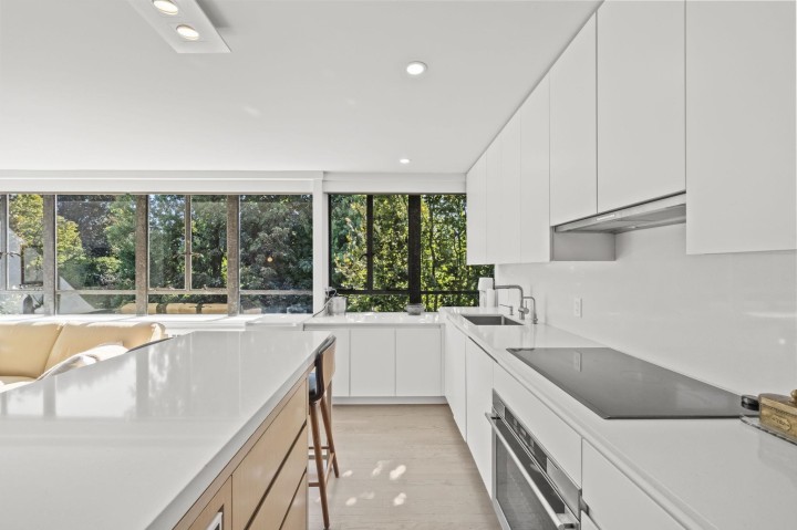 Photo 13 at 817 - 1445 Marpole Avenue, Fairview VW, Vancouver West
