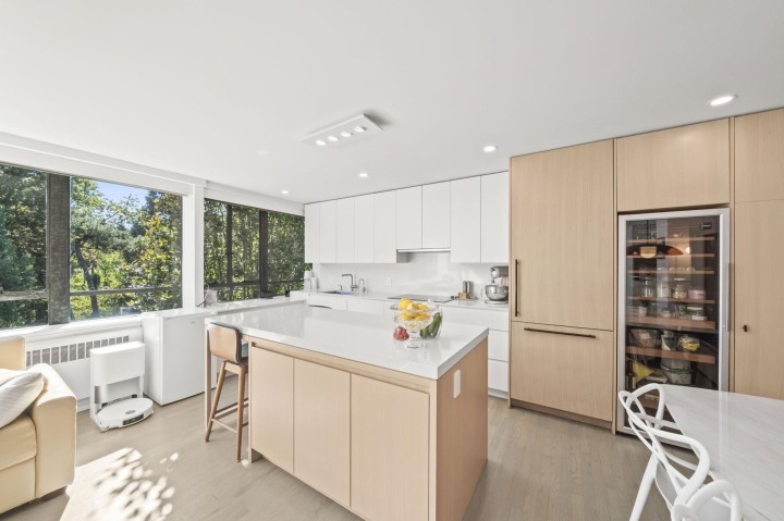 Photo 10 at 817 - 1445 Marpole Avenue, Fairview VW, Vancouver West