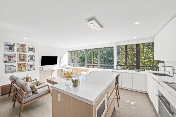 Photo 11 at 817 - 1445 Marpole Avenue, Fairview VW, Vancouver West