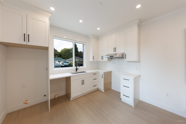 Photo 10 at 1 - 5385 Earles Street, Collingwood VE, Vancouver East
