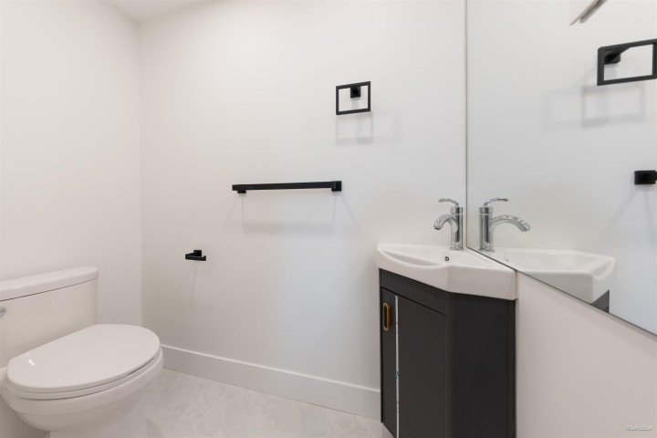 Photo 4 at 1 - 5385 Earles Street, Collingwood VE, Vancouver East