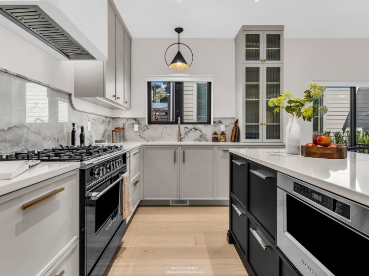 Photo 8 at 2 - 4088 Maple Crescent, Quilchena, Vancouver West