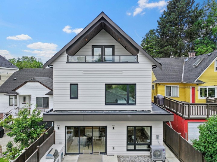 Photo 2 at 2 - 2211 William Street, Grandview Woodland, Vancouver East
