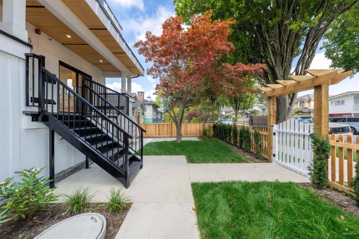 Photo 4 at 2 - 5385 Earles Street, Collingwood VE, Vancouver East