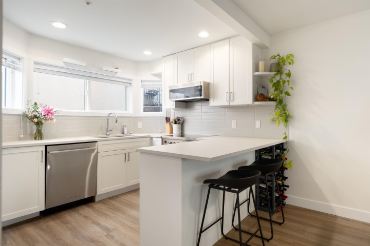 Photo 6 at 329 Garden Drive, Hastings, Vancouver East