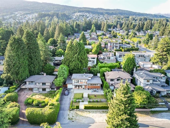 Photo 34 at 1555 Lawson Avenue, Ambleside, West Vancouver