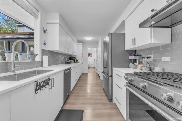 Photo 14 at 1555 Lawson Avenue, Ambleside, West Vancouver