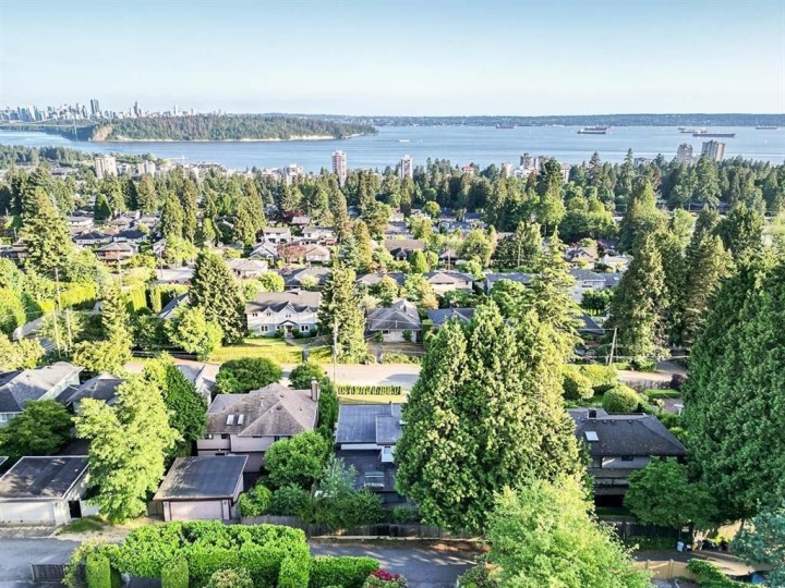 Photo 37 at 1555 Lawson Avenue, Ambleside, West Vancouver