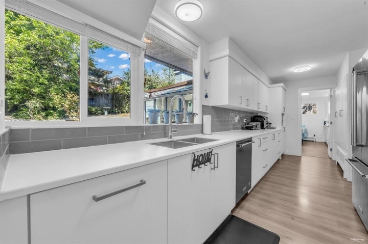 Photo 15 at 1555 Lawson Avenue, Ambleside, West Vancouver