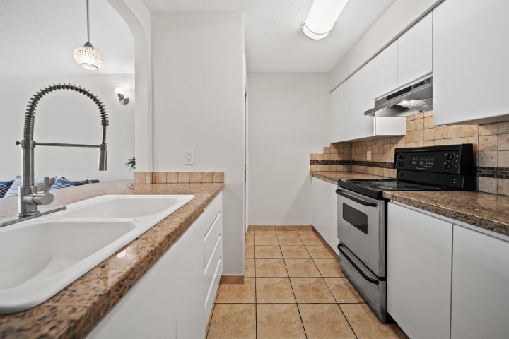 Photo 13 at 201 - 4990 Mcgeer Street, Collingwood VE, Vancouver East