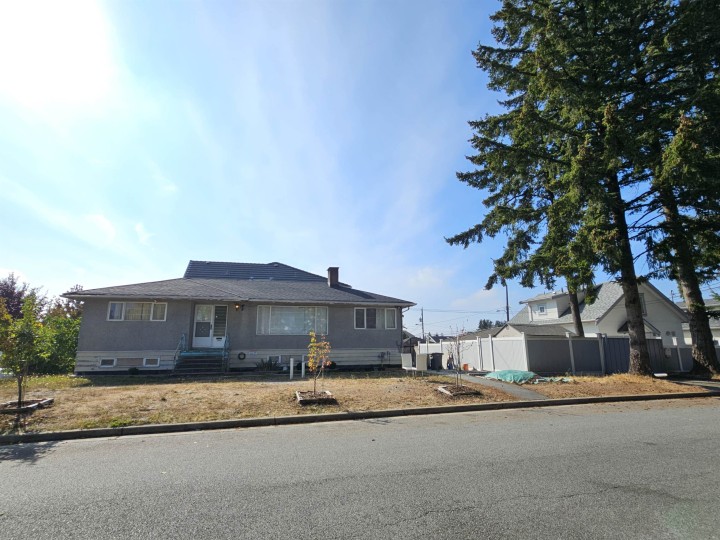 Photo 2 at 2946 E 52nd Avenue, Killarney VE, Vancouver East