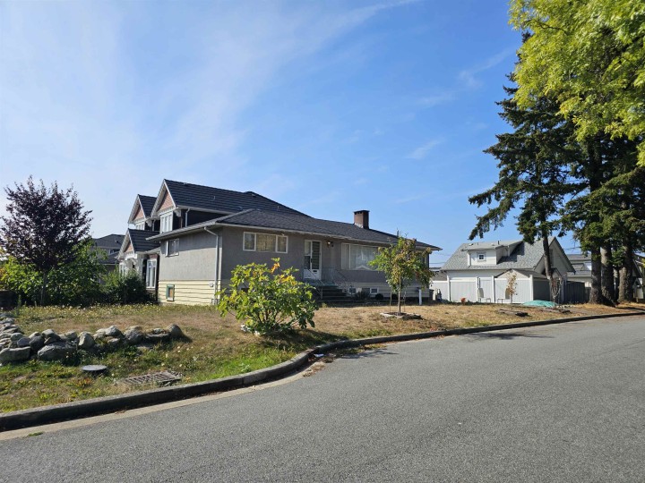 Photo 1 at 2946 E 52nd Avenue, Killarney VE, Vancouver East