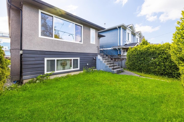 Photo 2 at 4766 Gothard Street, Collingwood VE, Vancouver East