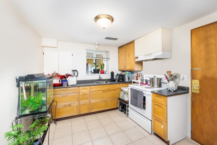 Photo 12 at 4766 Gothard Street, Collingwood VE, Vancouver East