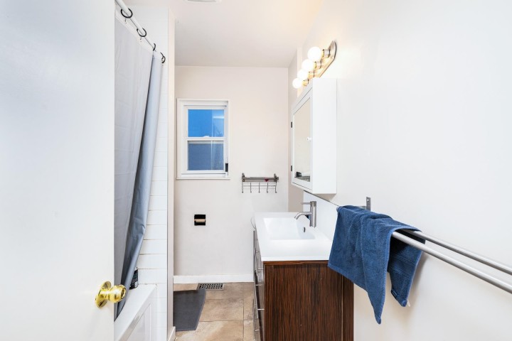 Photo 7 at 4766 Gothard Street, Collingwood VE, Vancouver East