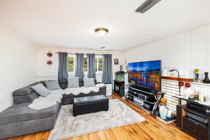 Photo 10 at 4766 Gothard Street, Collingwood VE, Vancouver East
