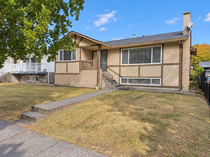 Photo 3 at 1215 E 48th Avenue, Knight, Vancouver East
