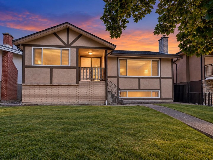 Photo 1 at 1215 E 48th Avenue, Knight, Vancouver East