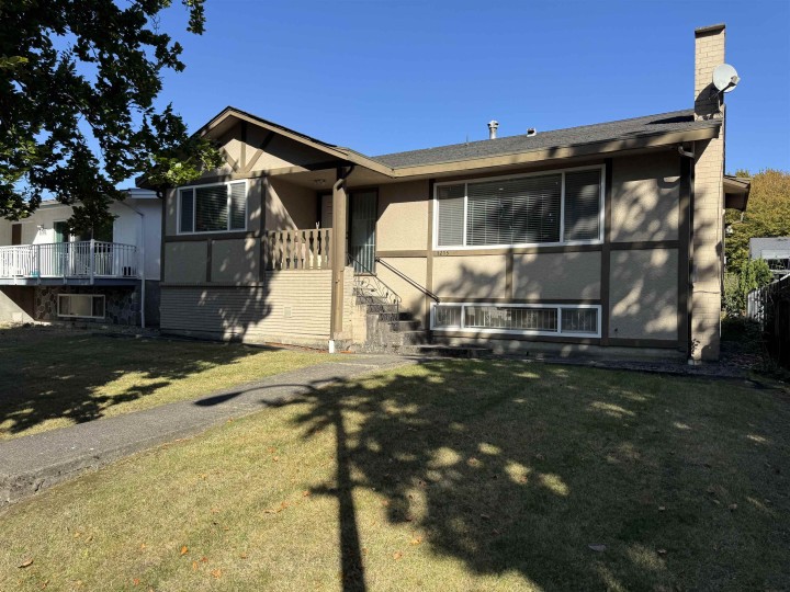 Photo 5 at 1215 E 48th Avenue, Knight, Vancouver East