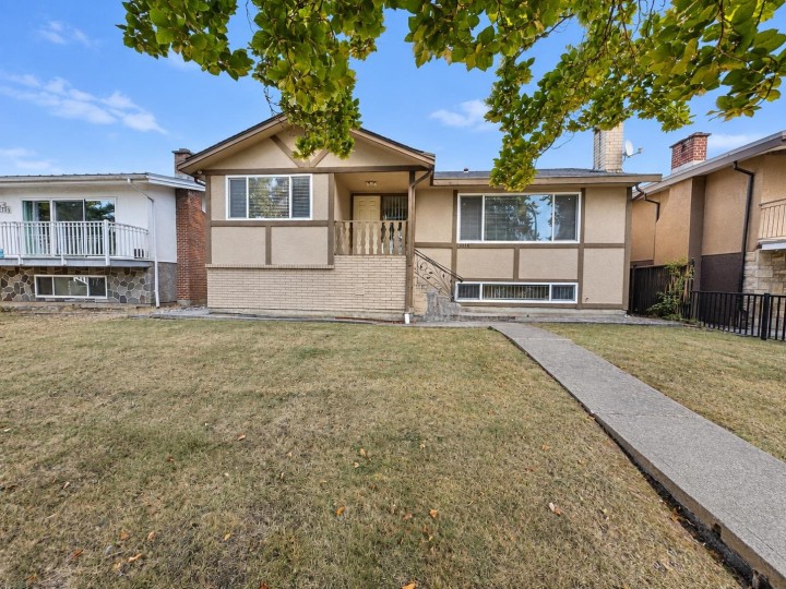 Photo 4 at 1215 E 48th Avenue, Knight, Vancouver East