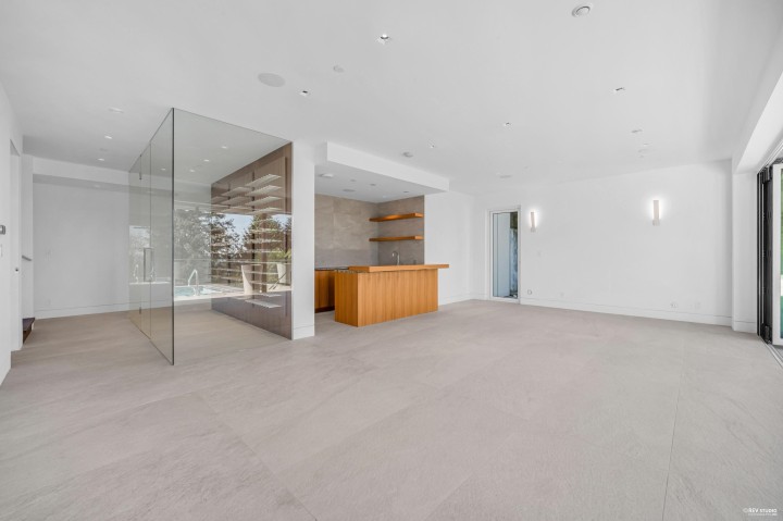 Photo 27 at 535 Craigmohr Drive, Glenmore, West Vancouver