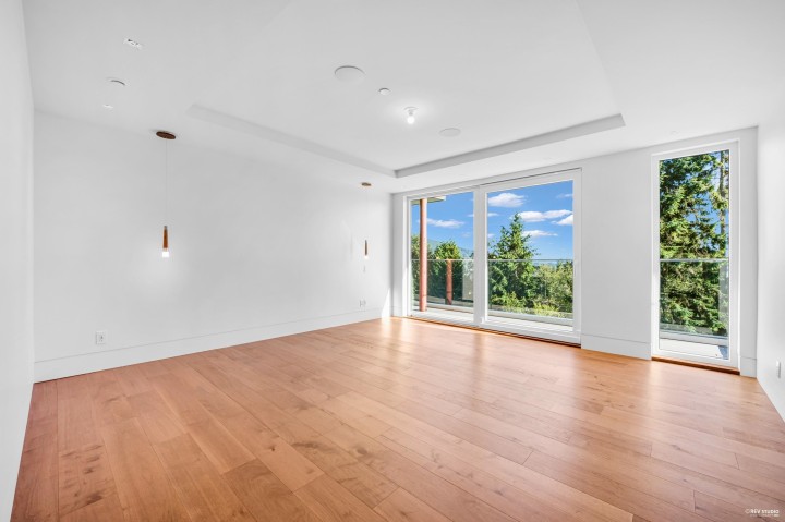 Photo 22 at 535 Craigmohr Drive, Glenmore, West Vancouver