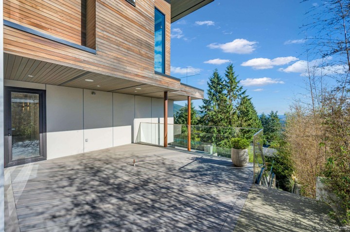 Photo 32 at 535 Craigmohr Drive, Glenmore, West Vancouver