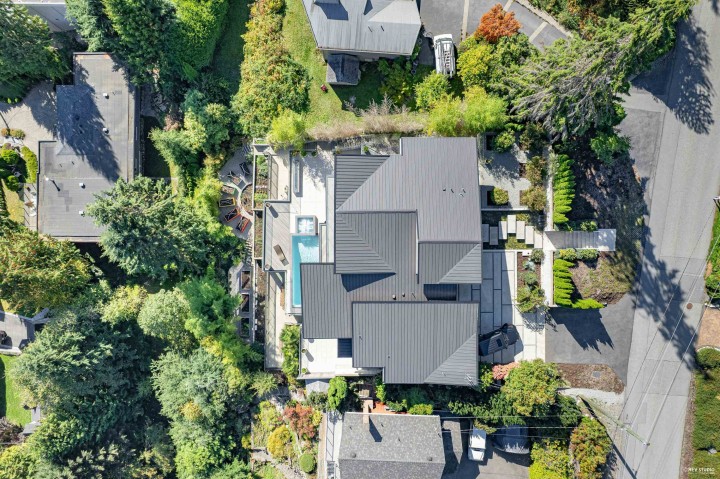 Photo 38 at 535 Craigmohr Drive, Glenmore, West Vancouver