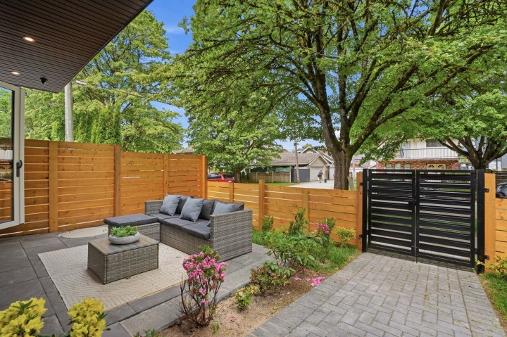 Photo 3 at 1 - 2438 E 20th Avenue, Renfrew Heights, Vancouver East