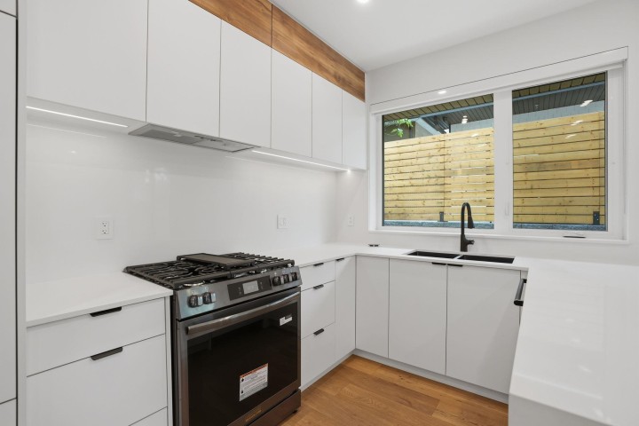 Photo 6 at 2 - 2438 E 20th Avenue, Renfrew Heights, Vancouver East