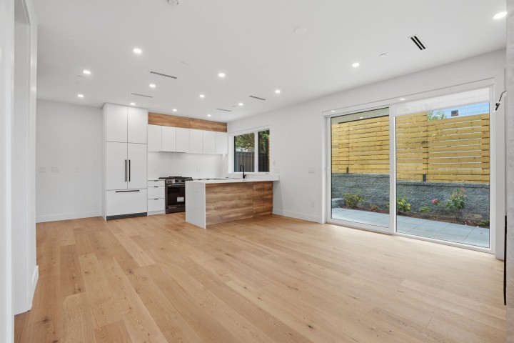 Photo 3 at 2 - 2438 E 20th Avenue, Renfrew Heights, Vancouver East