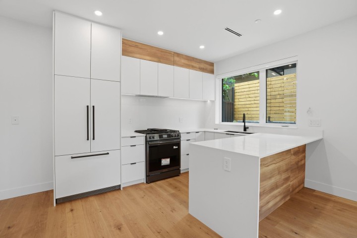 Photo 5 at 2 - 2438 E 20th Avenue, Renfrew Heights, Vancouver East