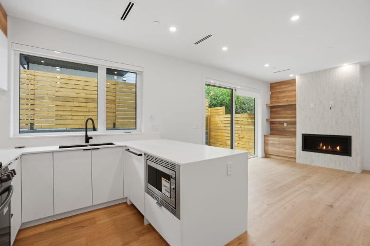 Photo 4 at 2 - 2438 E 20th Avenue, Renfrew Heights, Vancouver East