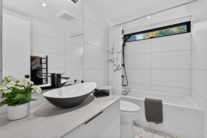 Photo 22 at 1880 Bellevue Avenue, Ambleside, West Vancouver