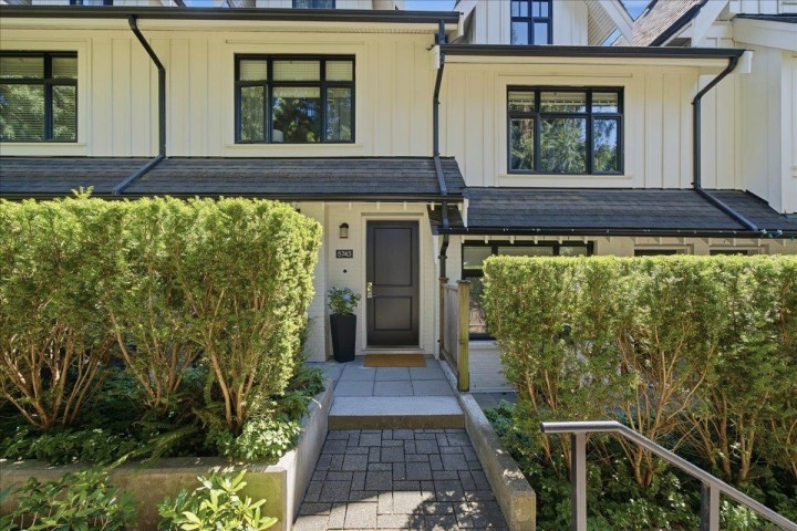 Photo 2 at 5743 St George Street, Fraser VE, Vancouver East