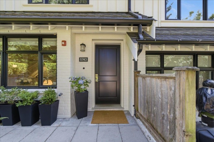 Photo 3 at 5743 St George Street, Fraser VE, Vancouver East