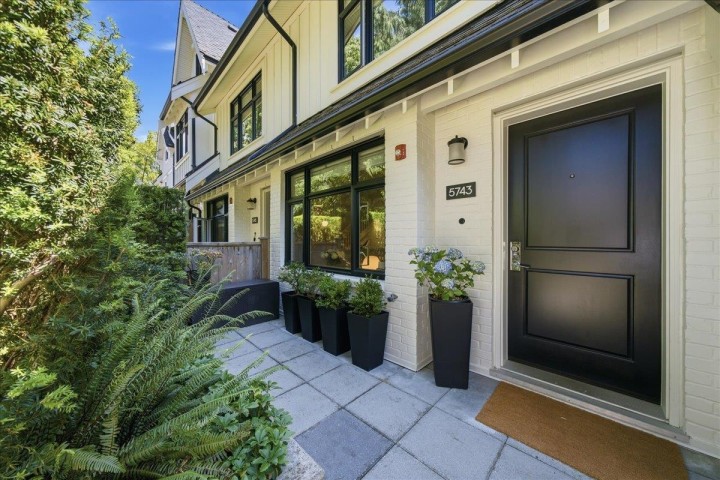 Photo 1 at 5743 St George Street, Fraser VE, Vancouver East