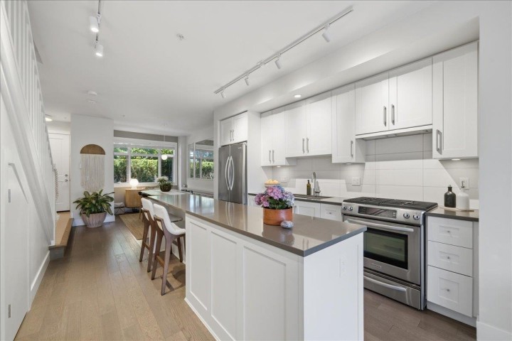 Photo 9 at 5743 St George Street, Fraser VE, Vancouver East