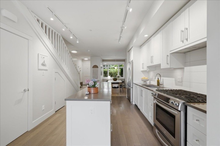 Photo 10 at 5743 St George Street, Fraser VE, Vancouver East