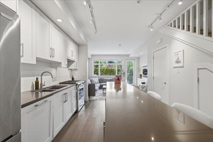 Photo 8 at 5743 St George Street, Fraser VE, Vancouver East