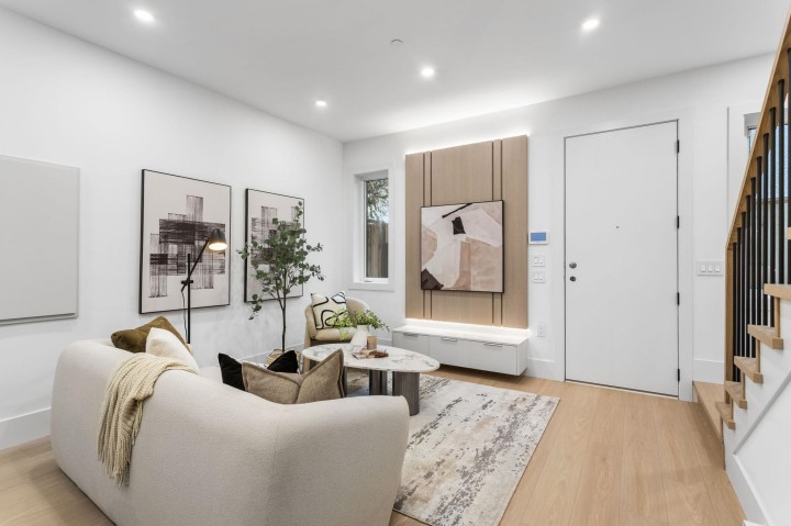 Photo 2 at 3277 Graveley Street, Renfrew VE, Vancouver East