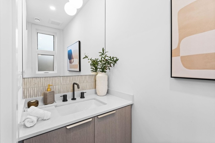 Photo 6 at 3277 Graveley Street, Renfrew VE, Vancouver East