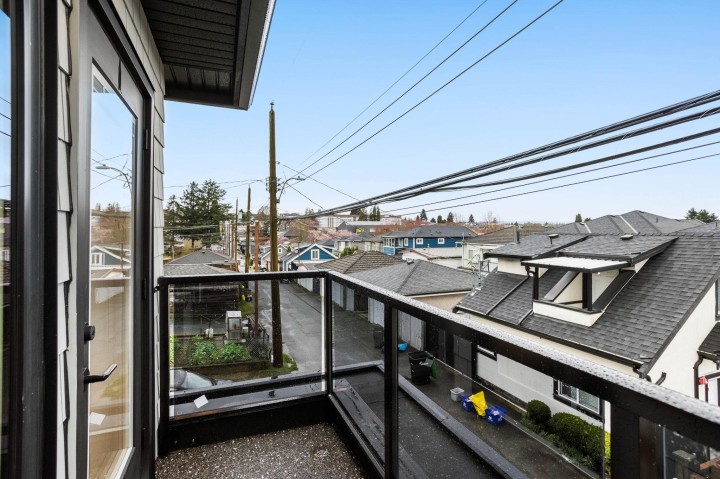 Photo 12 at 3277 Graveley Street, Renfrew VE, Vancouver East