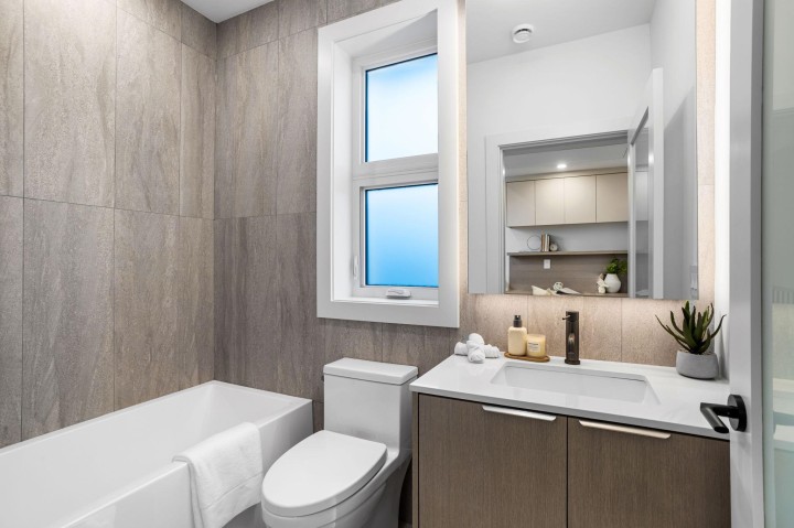 Photo 8 at 3277 Graveley Street, Renfrew VE, Vancouver East